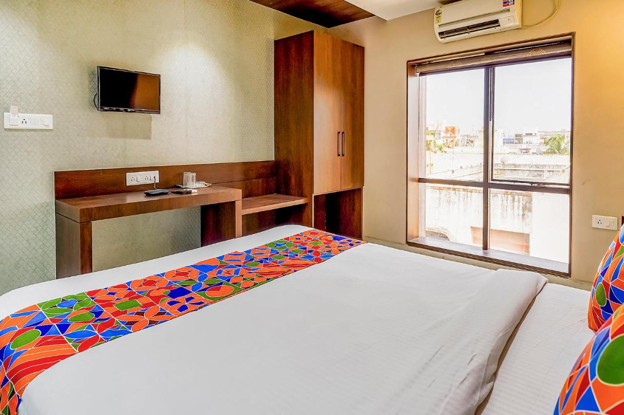 Fabhotel Eros 211 - Nr Sreebhumi コルカタ エクステリア 写真